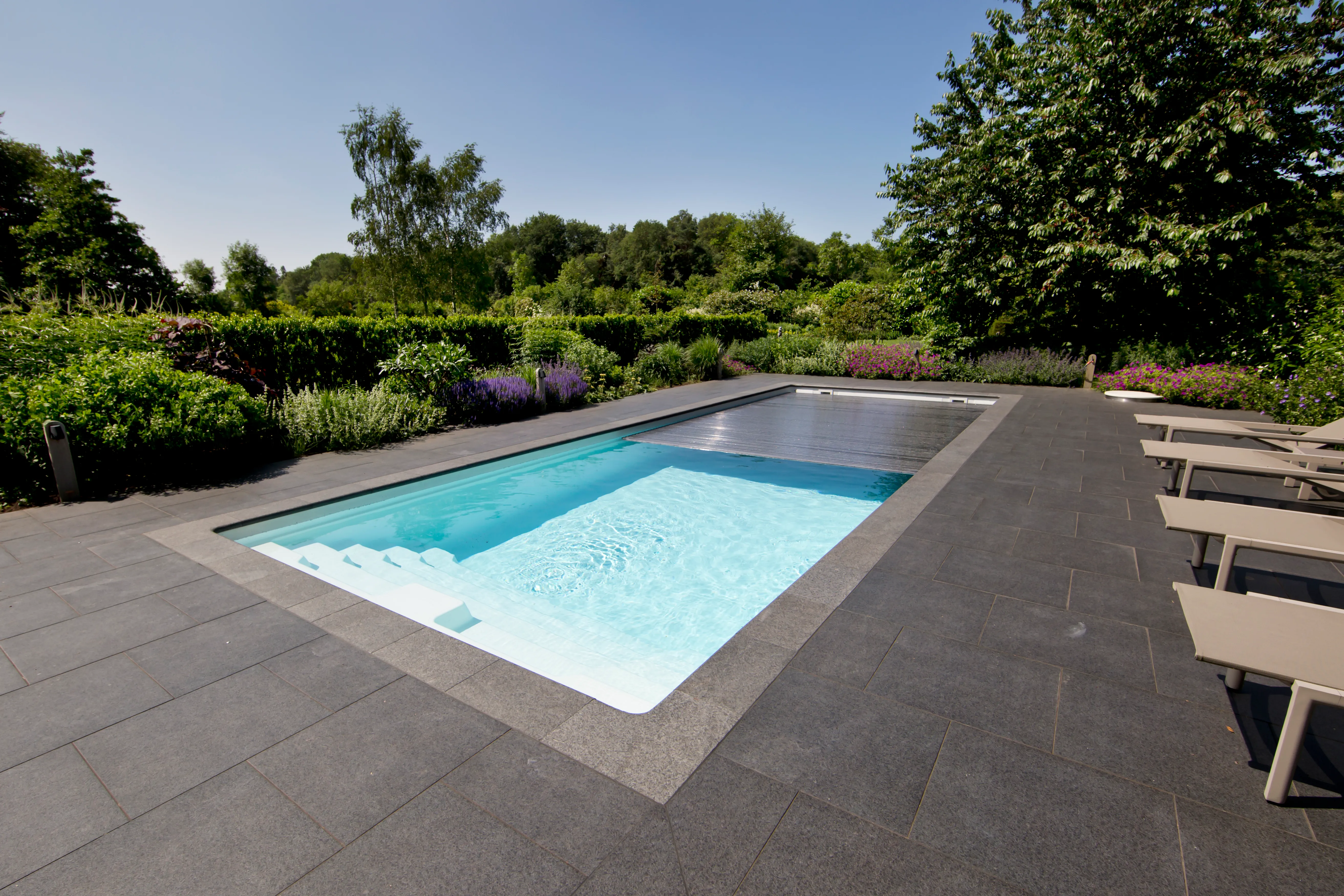 Afdekking zwembad half open